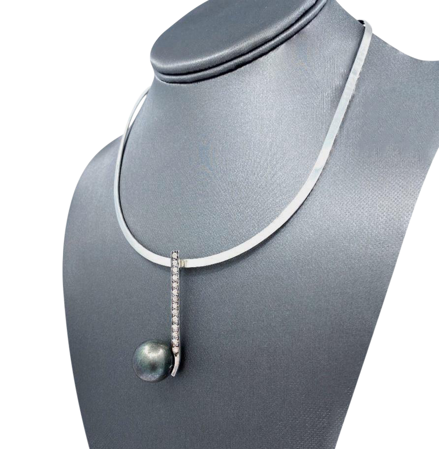 Black Tahitian Pearl and Champagne Diamonds Gold pendant set